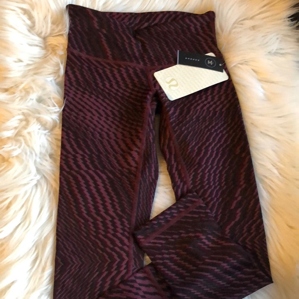 JUST IN✔️🍋NWT LULULEMON CROP - Picture 2 of 5